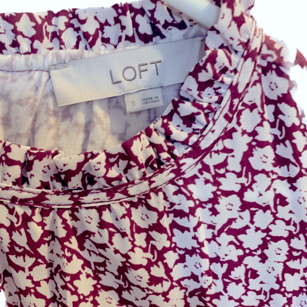 LOFT Pretty Floral Top Ruffle Details-Size Small - Picture 2 of 2
